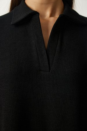 Женское черное трикотажное платье в рубчик с воротником-поло DZ00110