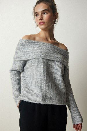 Женский серый трикотажный свитер с воротником Мадонна PF00049