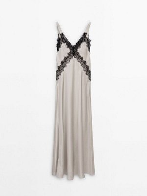 Атласное платье в стиле нижнего белья с контрастным кружевом — Студия