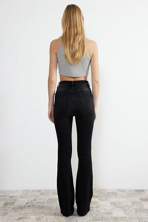 Черные джинсы-клеш с высокой талией