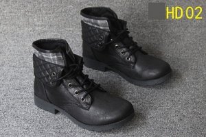 Ботинки Ботинки, оформленные удобной шнуровкой спереди цвет: ЧЕРНЫЙ HD02, искусственная кожа. Размер (длина стопы, см): 35 (22.5см), 36 (23см), 37 (23.5см), 38 (24см)