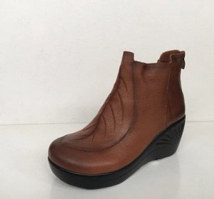Ботинки Ботинки, оформленные застежкой на молнию сзади цвет: КОРИЧНЕВЫЙ, искусственная кожа. Размер (длина стопы, см): 30 (19.1см), высота каблука 5см
