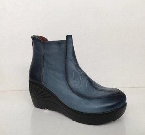 Ботинки Ботинки, оформленные застежкой на молнию сзади цвет: СИНИЙ, искусственная кожа. Размер (длина стопы, см): 30 (19.1см), высота каблука 5см