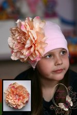 Бледно-розовая шапочка с пионом &quot;Монпансье&quot;