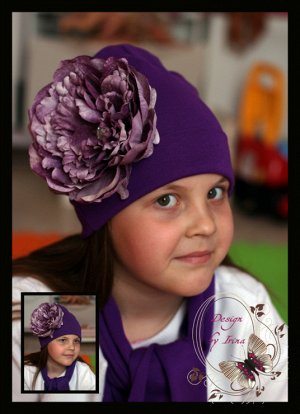 Фиолетовая шапка с пионом Виктория