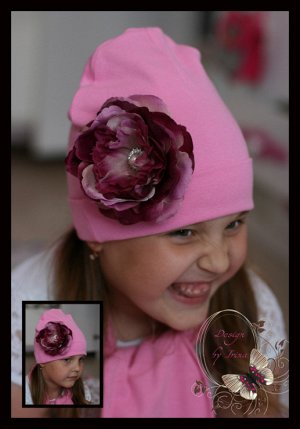 Розовая шапочка с декоративным пиончиком..