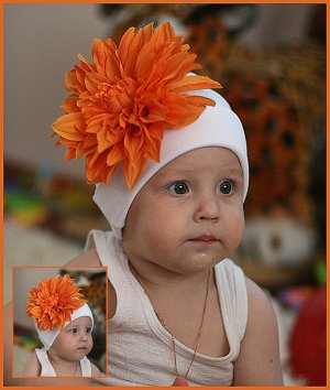 Белая шапка с красивущим оранжевым георгином