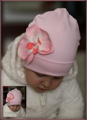 Бледно-розовая шапочка с орхидеей Nature…