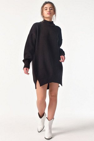 Платье-свитер вязаное свободного силуэта черное