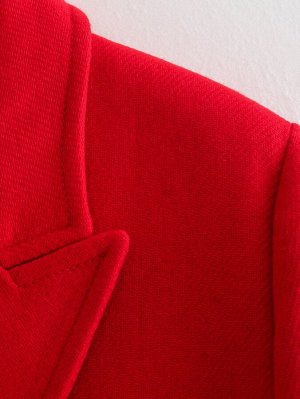 Женское пальто, цвет красный