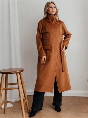 Жакет Пальто женское изготовлено из шерстяной ткани с добавлением полиэстера. Имеет длинные рукава, накладные карманы. Вороник стойка, застежка на пуговицу и необычный пояс сбоку. Внутри имеется подкл