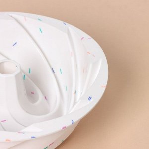 Форма для выпечки KONFINETTA «Немецкий кекс. Вихрь», силикон, d=24 см, белая