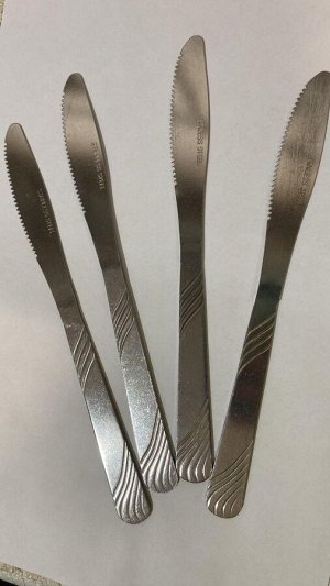 Ножи, 4шт Представляем вашему вниманию идеальный набор столовых ножей для вашей семьи - набор из 4 штук! Эти ножи изготовлены из высококачественной нержавеющей стали, которая обеспечивает прочность и 