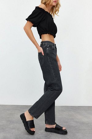 джинсы Mom с нормальной талией