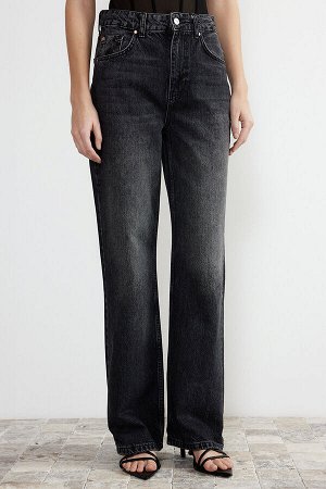 Черные джинсы с широкими штанинами и завышенной талией