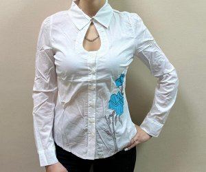 Блузка Отличная белая рубашка с вышивкой. 
Состав: хлопок 70%, полиэстер 30%.
Цвет белый 
Соответствие размеров: 
36-(38-40)
38 (40-42)
40 (42)
42(44)
44(46)