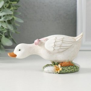 Фигурка полистоун «Гусёнок с розовым бантом на полянке», 12x5.5x5.5 см