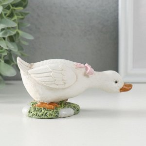 Фигурка полистоун «Гусёнок с розовым бантом на полянке», 12x5.5x5.5 см