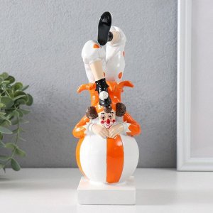 Фигурка полистоун «Клоун-акробат на шаре», бело-оранжевый, 10x9.5x23 см