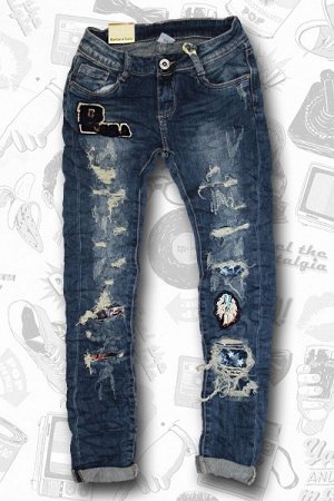 Джинсы Dеним: средней плотности
силуэт: saggy jeans
посадка: средняя /: 32
дополнительно: рваный деним с подкладом / принт / жатка
РАЗМЕР: XS; S; M; L; XL
ЦВЕТ: темные оттенки синего
СОСТАВ: 98% хлопк