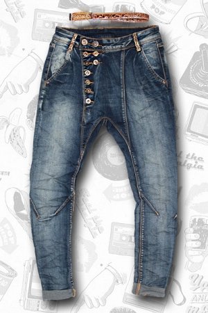 Джинсы Dеним: средней плотности
силуэт: saggy jeans
посадка: высокая /: 32
дополнительно: + ремень / на болтах / жатка
РАЗМЕР: XS; S; M; L; XL
ЦВЕТ: темные оттенки синего
СОСТАВ: 98% хлопка / 2% эласт