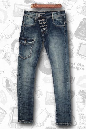 Джинсы Dеним: средней плотности
силуэт: saggy jeans
посадка: средняя /: 32
дополнительно: + ремень / на болтах / жатка
РАЗМЕР: XS; S; M; L; XL
ЦВЕТ: темные оттенки синего
СОСТАВ: 98% хлопка / 2% эласт