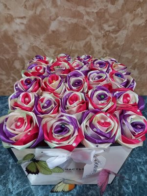 Букет из радужных роз