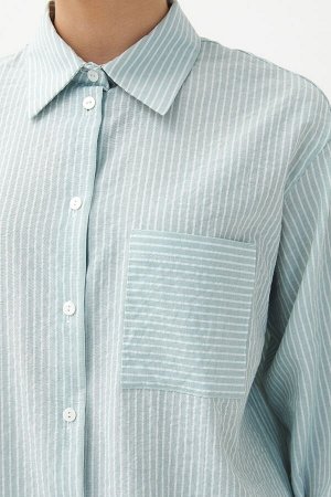Рубашка Свободная рубашка из фактурного хлопка со спущенной линией плеча. Воротник рубашечный. Длинный рукав с широкой
манжетой. По спинке отрезная кокетка со складкой. Низ изделия фигурный.
Состав:
7