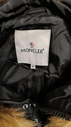 Пуховик женский Moncler