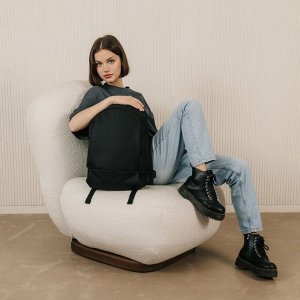 Рюкзак школьный текстильный 46x30x10 см, вертикальный карман, чёрный