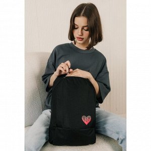 Рюкзак школьный текстильный «Сердце», 46х30х10 см, вертикальный карман, цвет чёрный
