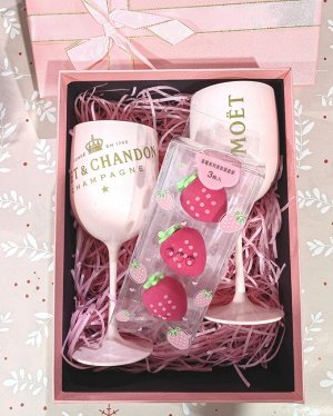 Подарочный набор с розовыми бокалами и спонжиками