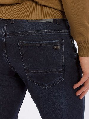 Джинсы Стильные мужские джинсы из  плотного стрейча . Средняя посадка, прямой крой. Небольшие потёртости.
Цвет:&nbsp;
					
						
								темно-синий						
					
Состав:&nbsp;
					 98 % хлопок 2 % э