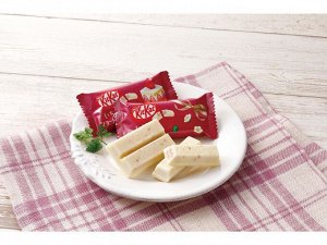 KitKat Strawberry Short Cake 15g - КитКат клубничный песочный торт. 1шт