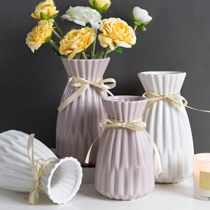 Интерьерная ваза с лентой маленькая из керамики 15 см