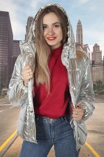 Куртка серебристого цвета от WOMAN. Эффектная молодежная модель с капюшоном. №3678