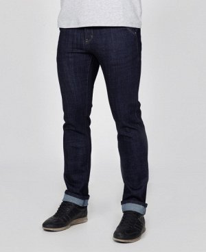 . Темно-синий
Классические пятикарманные джинсы прямого кроя, с застежкой на молнию. 
Состав: 65% - полиэстер, 35% - хлопок