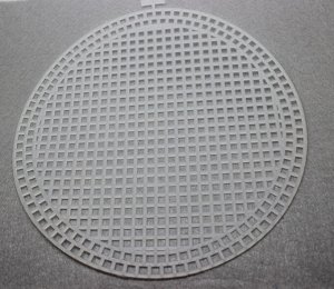 Пластиковая канва КРУГ, диаметр 17 см, размер ячейки 4 мм, цвет белый