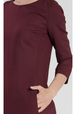 1кк Бордовое Платье ZAPS SELECT Sel215018 Цвет 011   Бордовое платье на подкладке с круглым вырезом, с карманами.
Застёгивается на длинную молнию, выполняющую также декоративную функцию.
Модель на фот