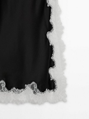 Атласное платье в стиле нижнего белья с контрастным кружевом — Студия