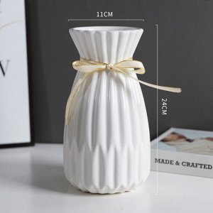Интерьерная ваза с лентой из керамики 24см