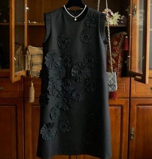 Платье трапециевидное с декором, пройма с оборками, черный