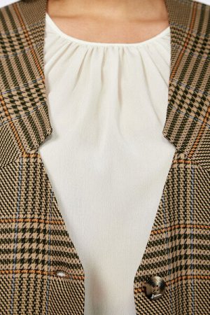 Женский брючный костюм с жилетом