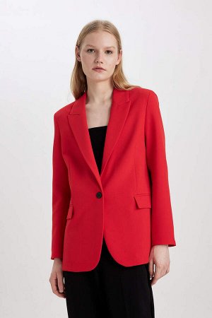 Красный пиджак оверсайз с клапанами на карманах