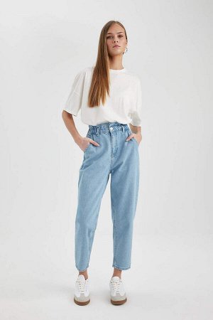 Легкие прямые джинсовые брюки свободного покроя длиной до щиколотки с высокой талией и бумажным пакетом