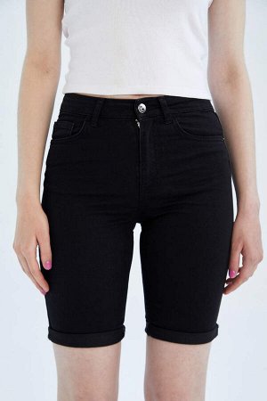 Расклешенные джинсовые шорты с нормальной талией