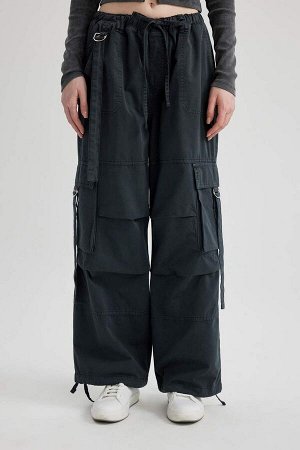 Прохладные широкие брюки карго из габардина