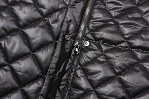 Пальто Представляем вашему вниманию демисезонное женское пальто с поясом из
стеганой ткани – идеальный выбор для стильного и комфортного образа в весенне-осенний период. Это утепленное стеганое пальто
