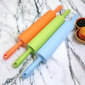 Скалка для теста большая, пластик+силикон, 52*6.5 см, цвет в ассортименте, 1 шт.