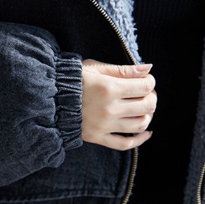Зимняя джинсовая куртка с капюшоном, утепленная шерпой, черный
